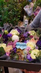 생화꽃박스(사탕또는쵸콜릿등)안에 내용물은 요구사항에 적어주시고 재고에따라 배송됩니다/부산지역만배송이 가능합니다(강서구기장제외입니다)