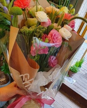 예쁜꽃다발 ~~!! /여자친구꽃선물 기념일 시상식 연주회 퇴임식 졸업식꽃다발/부산지역만 배송이 가능합니다(기장 강서구  금곡동 화명동배송제외입니다)