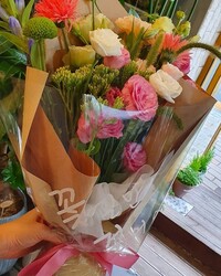 예쁜꽃다발 ~~!! /여자친구꽃선물 기념일 시상식 연주회 퇴임식 졸업식꽃다발/부산지역만 배송이 가능합니다(기장 강서구  금곡동 화명동배송제외입니다)
