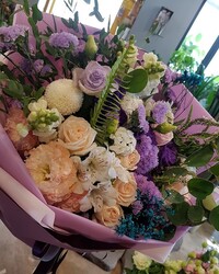 비올레타(리시안셔스와 장미 계절꽃 혼합꽃다발입니다)/부산지역꽃배달/기장강서구제외입니다